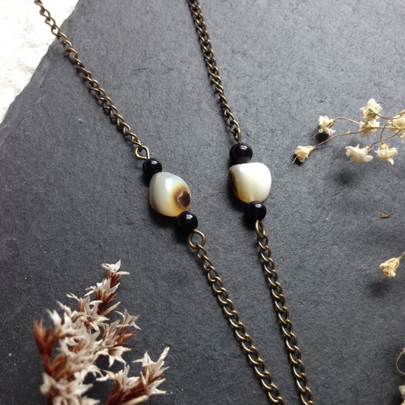 Teardrop Shell Necklace - Picture 4 of 6